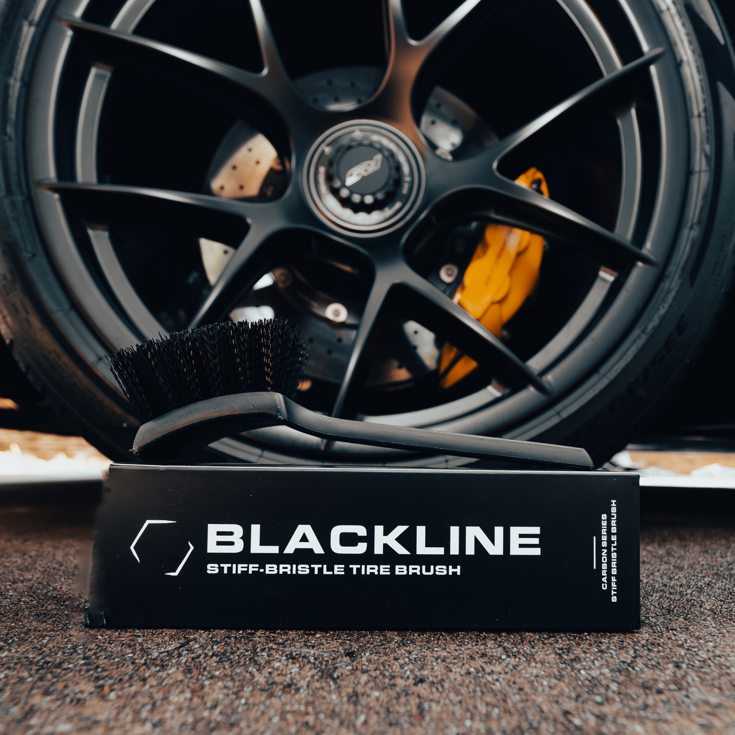 BLACKLINE® STIFF BRISTLE TIRE BRUSH